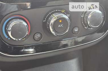 Позашляховик / Кросовер Renault Captur 2018 в 