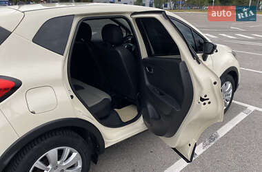 Внедорожник / Кроссовер Renault Captur 2015 в 