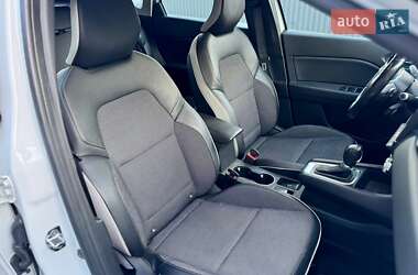 Позашляховик / Кросовер Renault Captur 2021 в 