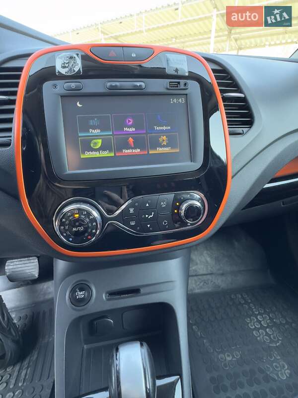 Внедорожник / Кроссовер Renault Captur 2016 в Каменец-Подольском