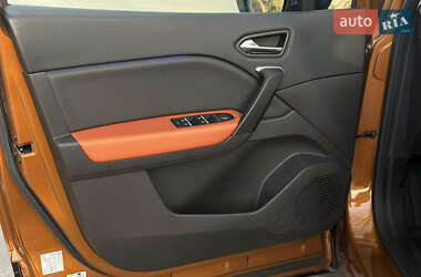 Позашляховик / Кросовер Renault Captur 2021 в 