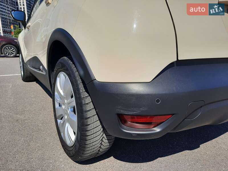 Внедорожник / Кроссовер Renault Captur 2015 в Киеве