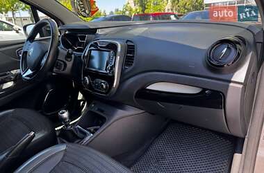 Позашляховик / Кросовер Renault Captur 2016 в 