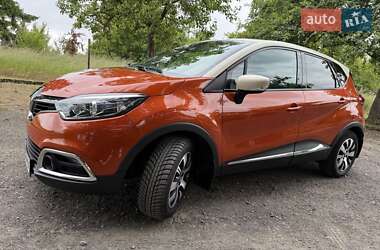 Позашляховик / Кросовер Renault Captur 2016 в 