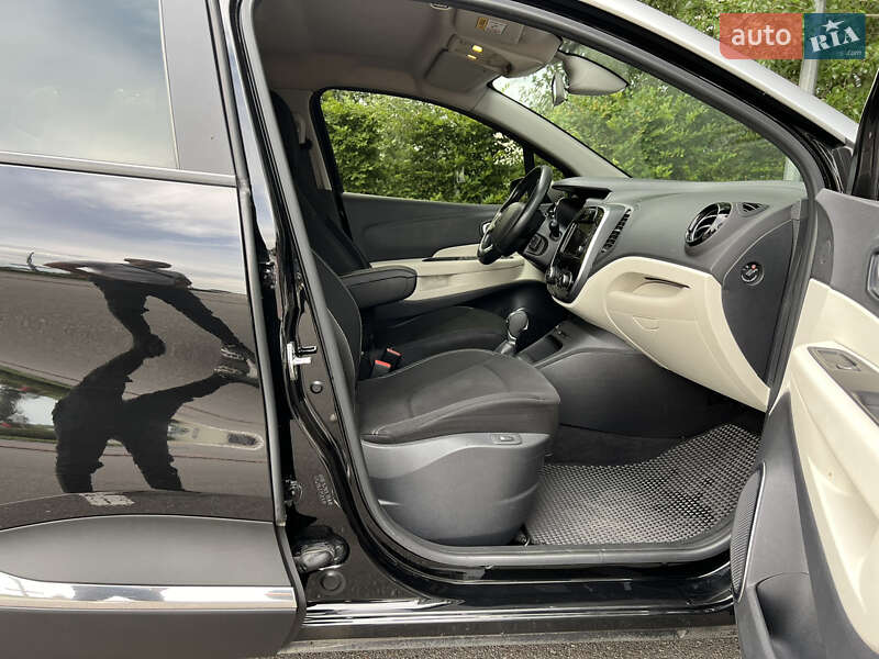 Внедорожник / Кроссовер Renault Captur 2019 в Киеве