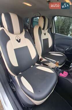 Внедорожник / Кроссовер Renault Captur 2017 в 