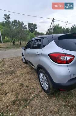 Внедорожник / Кроссовер Renault Captur 2017 в 