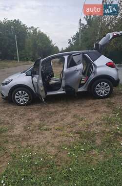 Внедорожник / Кроссовер Renault Captur 2017 в 