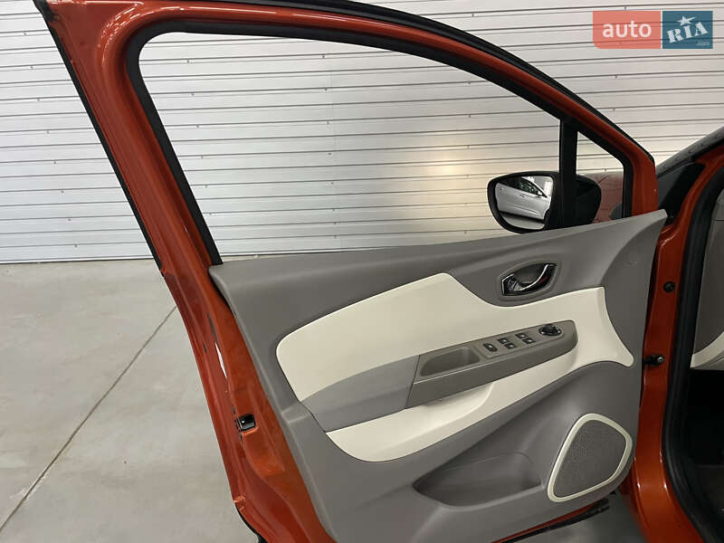 Внедорожник / Кроссовер Renault Captur 2016 в Стрые