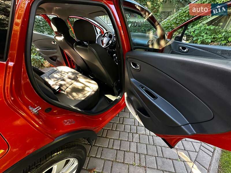 Внедорожник / Кроссовер Renault Captur 2016 в Львове