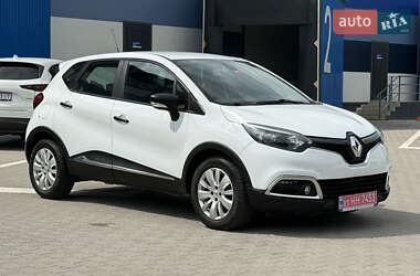 Позашляховик / Кросовер Renault Captur 2015 в 