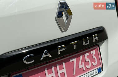 Позашляховик / Кросовер Renault Captur 2015 в 