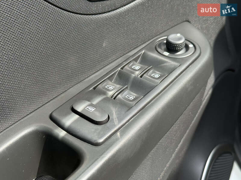 Позашляховик / Кросовер Renault Captur 2015 в Рівному фото 28 Позашляховик / Кросовер Renault Captur 2015 в Рівному
