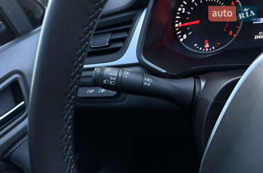 Внедорожник / Кроссовер Renault Captur 2021 в 