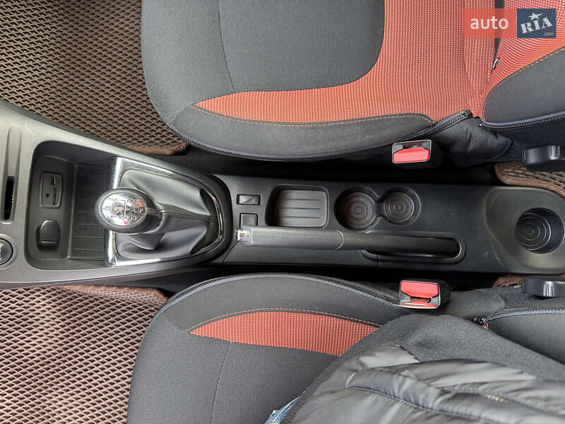 Позашляховик / Кросовер Renault Captur 2014 в Житомирі фото 37 Позашляховик / Кросовер Renault Captur 2014 в Житомирі