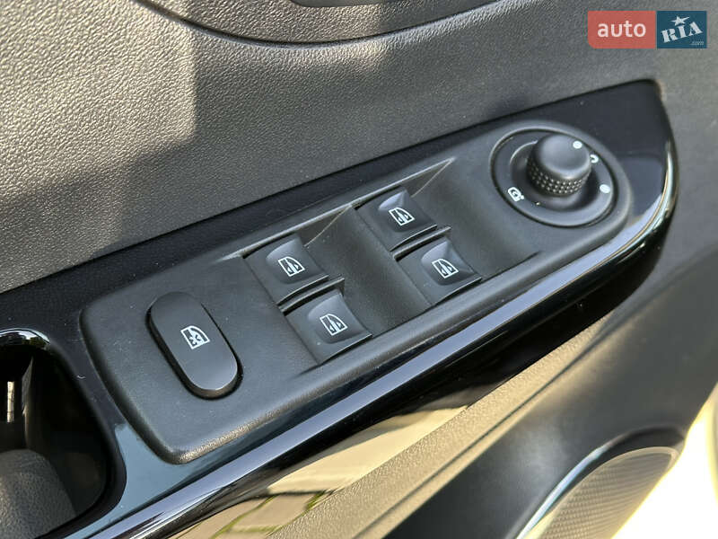 Позашляховик / Кросовер Renault Captur 2016 в Одесі фото 40 Позашляховик / Кросовер Renault Captur 2016 в Одесі