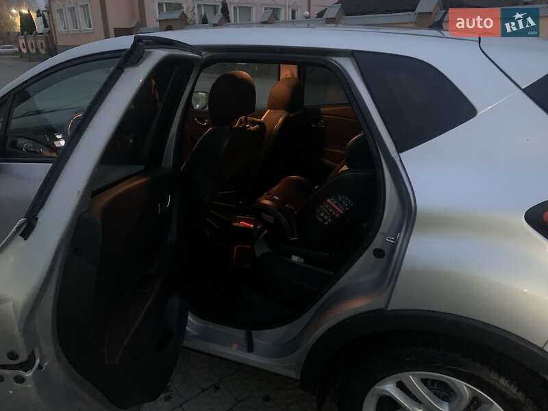 Позашляховик / Кросовер Renault Captur 2015 в Львові