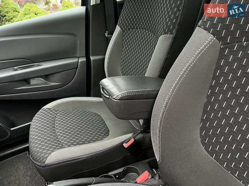 Внедорожник / Кроссовер Renault Captur 2019 в Тернополе