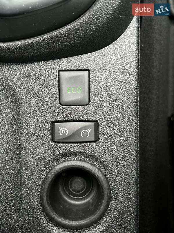 Внедорожник / Кроссовер Renault Captur 2019 в Тернополе