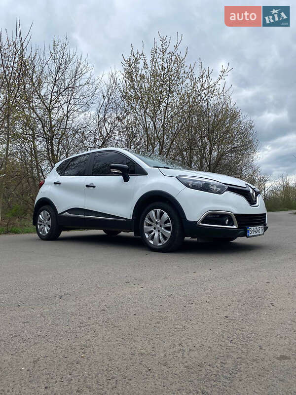 Внедорожник / Кроссовер Renault Captur 2015 в Великодолинском