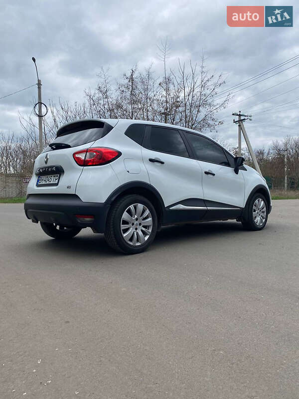 Внедорожник / Кроссовер Renault Captur 2015 в Великодолинском