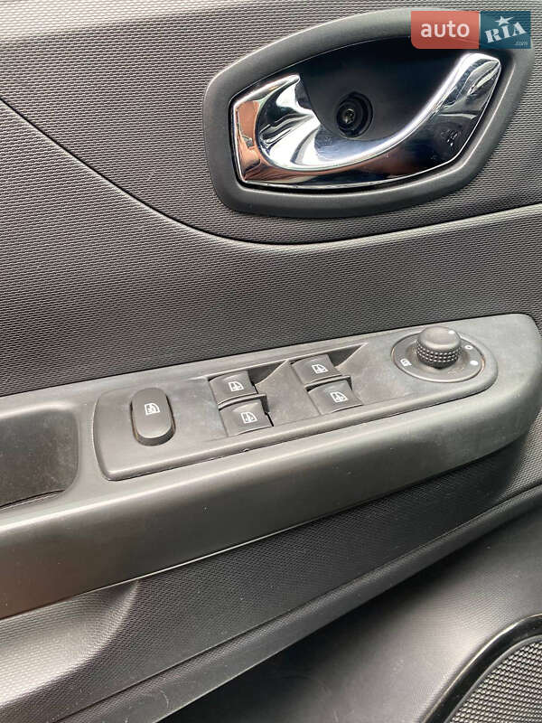 Внедорожник / Кроссовер Renault Captur 2015 в Великодолинском