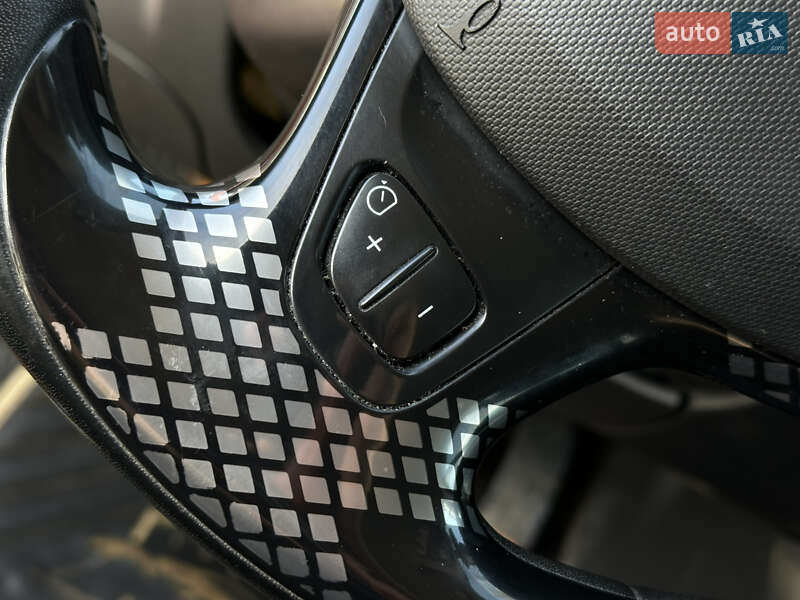 Позашляховик / Кросовер Renault Captur 2015 в Харкові