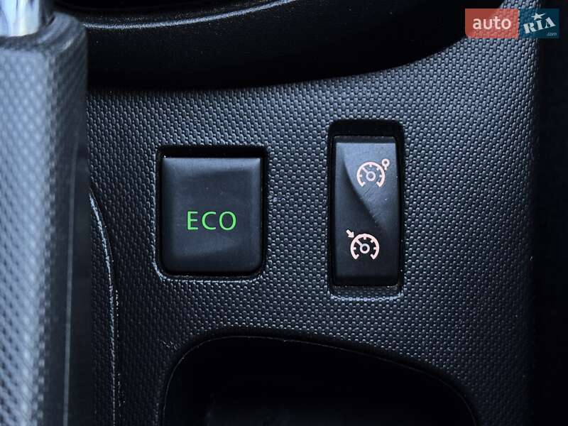 Позашляховик / Кросовер Renault Captur 2013 в Дніпрі