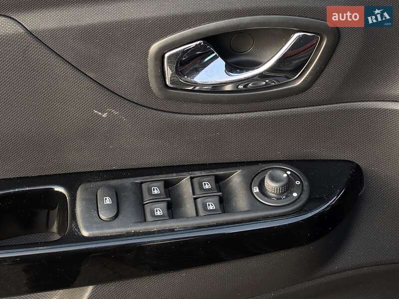 Позашляховик / Кросовер Renault Captur 2013 в Дніпрі