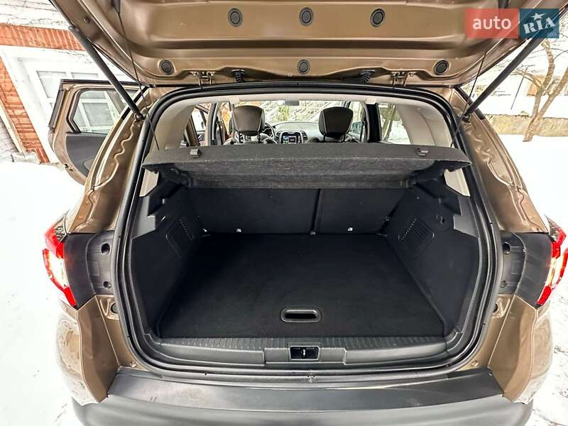 Позашляховик / Кросовер Renault Captur 2016 в Львові