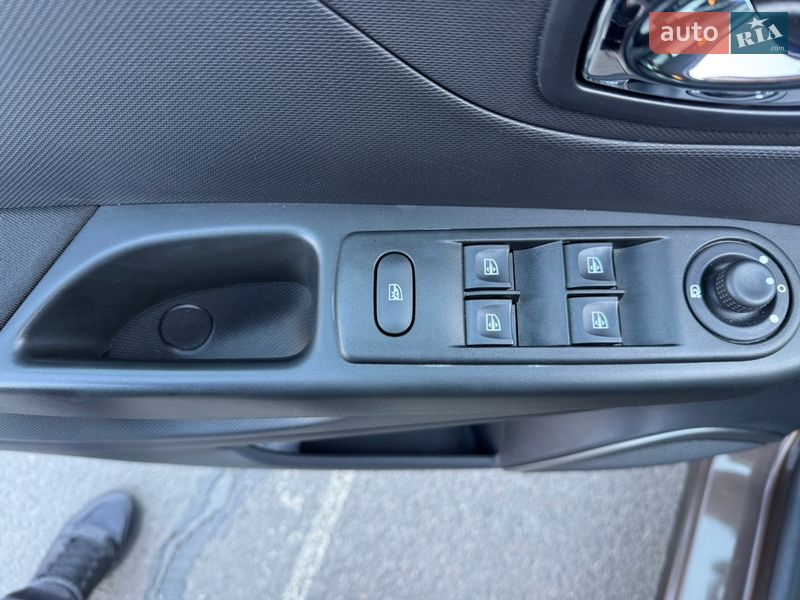 Позашляховик / Кросовер Renault Captur 2015 в Києві