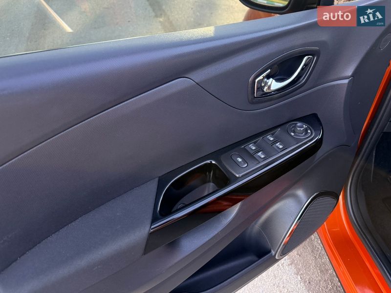 Внедорожник / Кроссовер Renault Captur 2015 в Краснограде