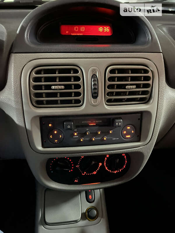 Седан Renault Clio Symbol 2003 в Одессе