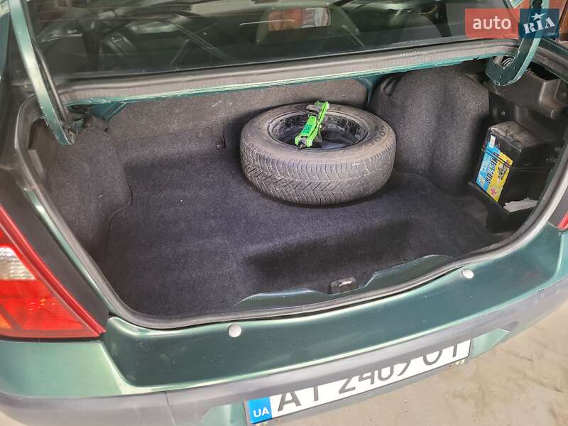 Седан Renault Clio Symbol 2003 в Макарове