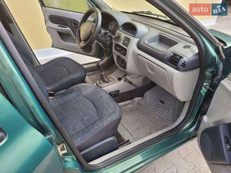 Седан Renault Clio Symbol 2003 в Макарове
