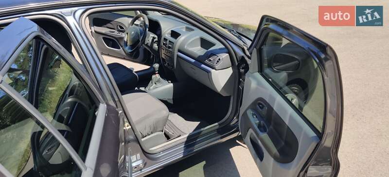 Седан Renault Clio Symbol 2006 в Киеве