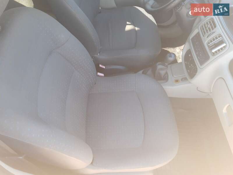 Седан Renault Clio Symbol 2005 в Ржищеві