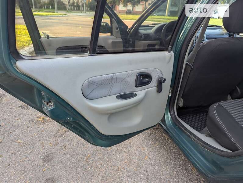 Седан Renault Clio Symbol 2003 в Ровно