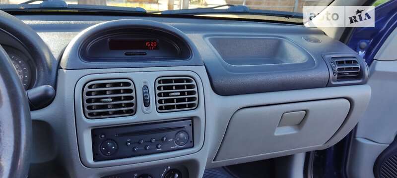 Седан Renault Clio Symbol 2006 в Черновцах
