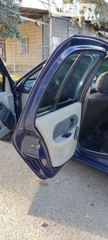 Седан Renault Clio Symbol 2006 в Черновцах