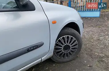 Renault Clio Symbol 2004