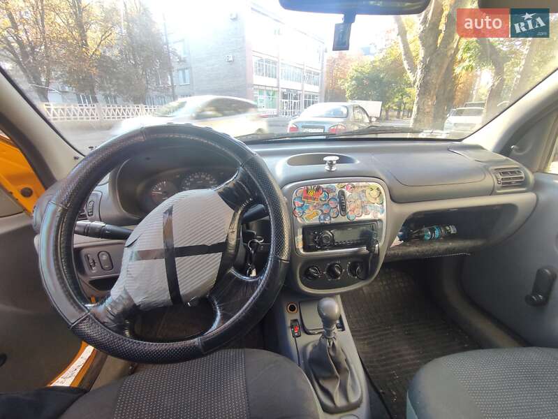 Седан Renault Clio Symbol 2001 в Кривом Роге