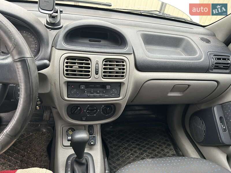 Седан Renault Clio Symbol 2004 в Миколаєві