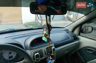 Седан Renault Clio Symbol 2002 в 