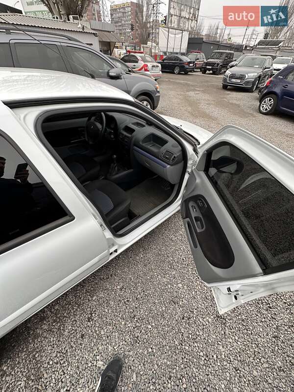 Седан Renault Clio Symbol 2008 в Днепре