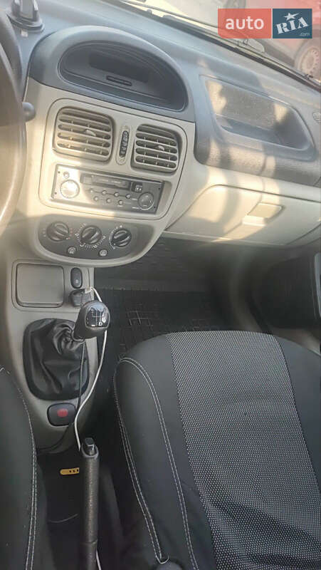 Седан Renault Clio Symbol 2006 в Львове