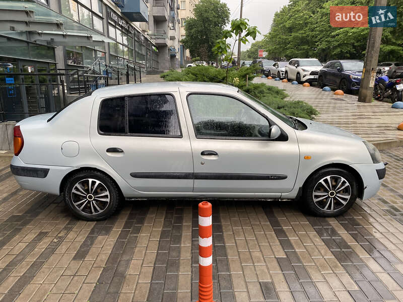 Седан Renault Clio Symbol 2002 в Киеве
