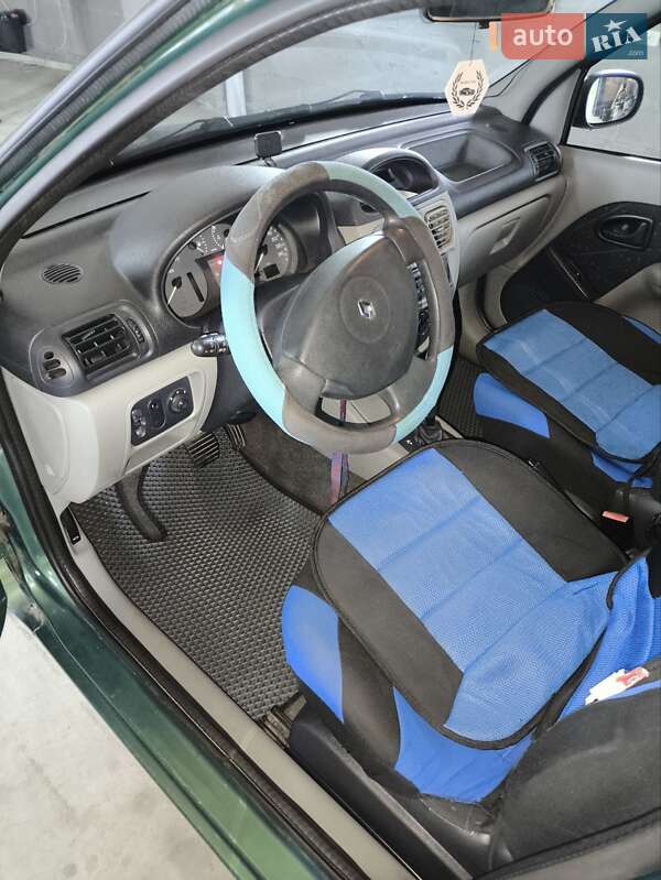 Седан Renault Clio Symbol 2003 в Золочеве