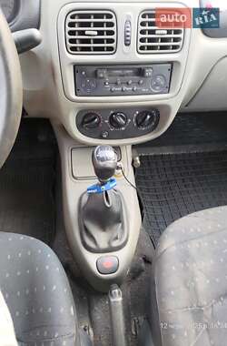 Седан Renault Clio Symbol 2003 в 