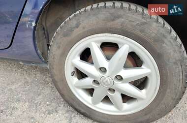 Седан Renault Clio Symbol 2001 в 